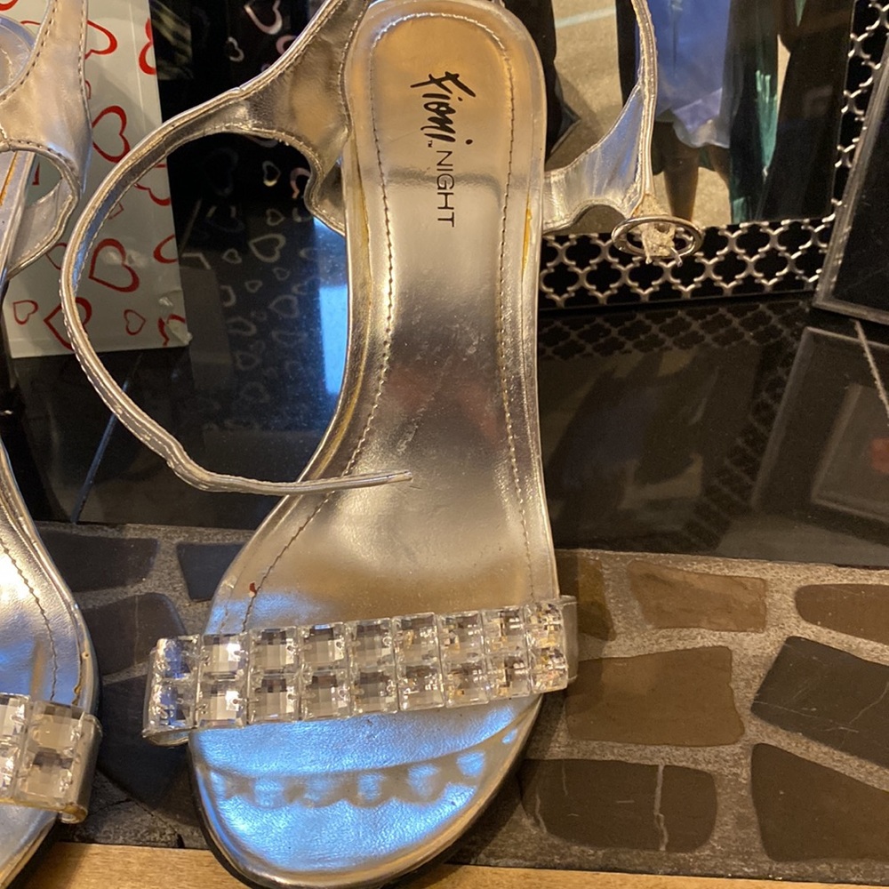 Shoes - Picture 6 of 7